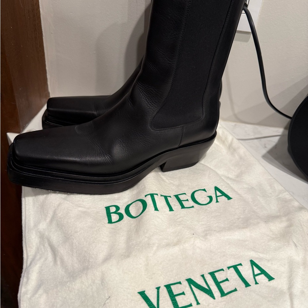 Bottega Veneta Lean Square-Toe Leather Chelsea Boots - Women’s Sz 40